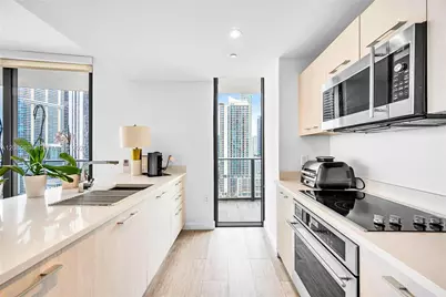 45 SW 9th St #2103, Miami, FL 33130 - Photo 5
