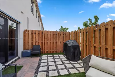 957 NE 211th St, Miami, FL 33179 - Photo 25