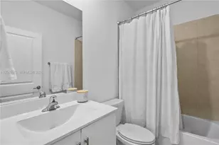 957 NE 211th St, Miami, FL 33179 - Photo 9