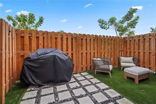 957 NE 211th St, Miami, FL 33179 - Photo 23