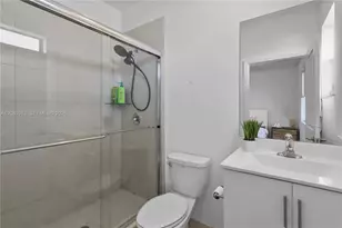 957 NE 211th St, Miami, FL 33179 - Photo 21