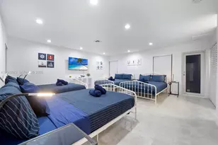 2286 NE 215th St, Miami, FL 33180 - Photo 15