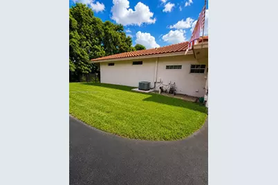 1100 NW 114th Ave, Plantation, FL 33323 - Photo 7