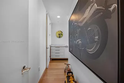 100 S Pointe Dr #1709, Miami Beach, FL 33139 - Photo 31