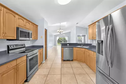 17002 NW 10th St #17002, Pembroke Pines, FL 33028 - Photo 9