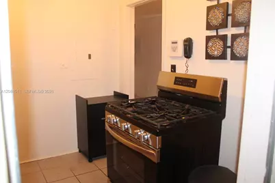 665 NW 50th St, Miami, FL 33127 - Photo 11