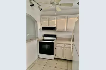 8220 Sunrise Lakes Blvd #307, Sunrise, FL 33322 - Photo 3