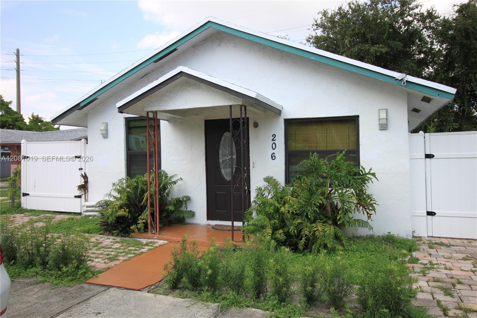 206 SW 2nd Terrace - 206 SW 2nd Terrace, Dania Beach, FL 33004 Luxury Property | Jose Angel Pina