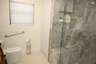 850 W 51st Pl, Hialeah, FL 33012 - Photo 11