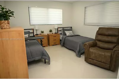 850 W 51st Pl, Hialeah, FL 33012 - Photo 13