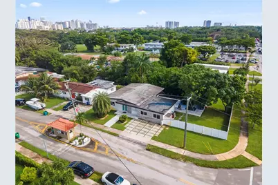 2200 NE 192nd St, Miami, FL 33180 - Photo 33