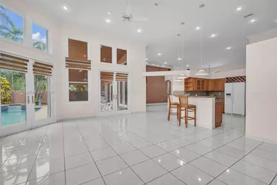 10485 NW 132nd St, Hialeah Gardens, FL 33018 - Photo 7