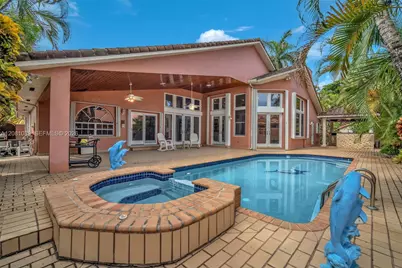 10485 NW 132nd St, Hialeah Gardens, FL 33018 - Photo 23
