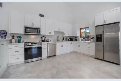 2286 NE 215th St, Miami, FL 33180 - Photo 3