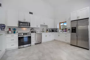 2286 NE 215th St, Miami, FL 33180 - Photo 3