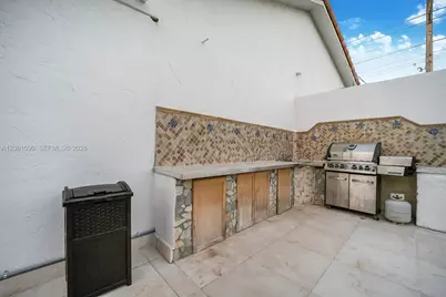 2286 NE 215th St, Miami, FL 33180 - Photo 33