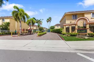 8210 NW 10th St, Miami, FL 33126 - Photo 21