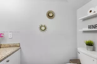 8210 NW 10th St, Miami, FL 33126 - Photo 11
