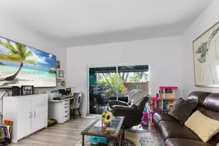 8210 NW 10th St, Miami, FL 33126 - Photo 17