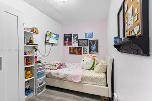 8210 NW 10th St, Miami, FL 33126 - Photo 7