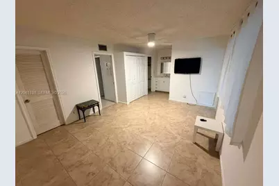 557 High Point Dr #B, Delray Beach, FL 33445 - Photo 5