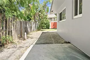 1621 NE 25th St, Wilton Manors, FL 33305 - Photo 23