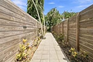 1621 NE 25th St, Wilton Manors, FL 33305 - Photo 27