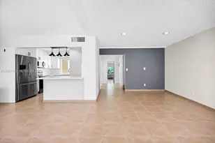 9133 Fontainebleau Blvd, Miami, FL 33172 - Photo 13
