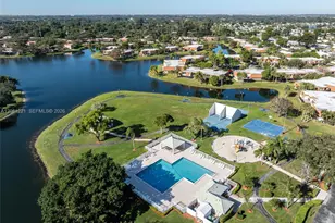 1533 W Harmony Lake Cir, Davie, FL 33324 - Photo 25