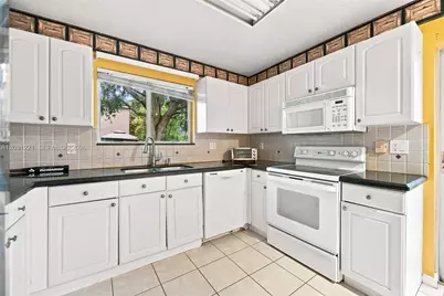 1533 W Harmony Lake Cir, Davie, FL 33324 - Photo 7