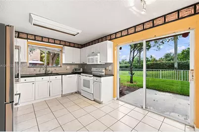 1533 W Harmony Lake Cir, Davie, FL 33324 - Photo 9