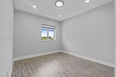16570 SW 70th St, Miami, FL 33193 - Photo 5