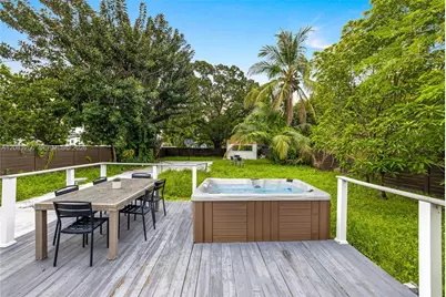 627 SW 7th Ave, Hallandale Beach, FL 33009 - Photo 23