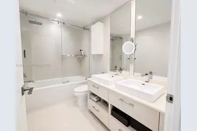 55 SW 9th St #1001, Miami, FL 33130 - Photo 17