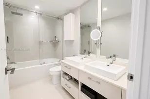 55 SW 9th St, Miami, FL 33130 - Photo 17