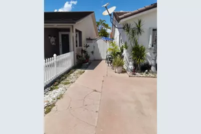 10329 NW 128th Ter #1, Hialeah Gardens, FL 33018 - Photo 1
