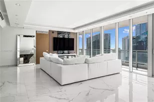 92 SW 3rd St, Miami, FL 33130 - Photo 3