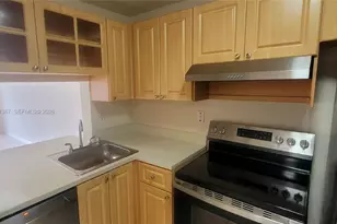 9360 Fontainebleau Blvd, Miami, FL 33172 - Photo 13
