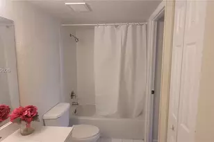 9360 Fontainebleau Blvd, Miami, FL 33172 - Photo 17
