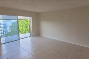 9360 Fontainebleau Blvd, Miami, FL 33172 - Photo 11