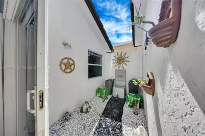13260 NW 10th St, Miami, FL 33182 - Photo 13