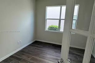4729 Greenway Dr, Hollywood, FL 33021 - Photo 9