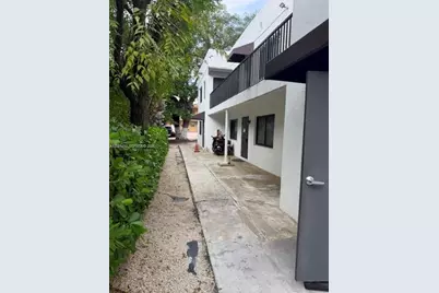 625 SW 5th Ave #10, Miami, FL 33130 - Photo 3