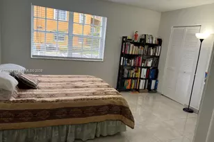 9711 Fontainebleau Blvd, Miami, FL 33172 - Photo 7