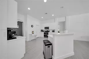 11142 Lakeland Cir, Other City - In The State Of Florida, FL 33913 - Photo 33