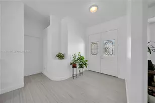 11142 Lakeland Cir, Other City - In The State Of Florida, FL 33913 - Photo 5