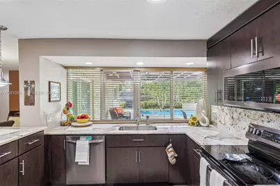 8835 NW 27th St, Coral Springs, FL 33065 - Photo 17