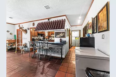 4850 NW 6th St, Miami, FL 33126 - Photo 9