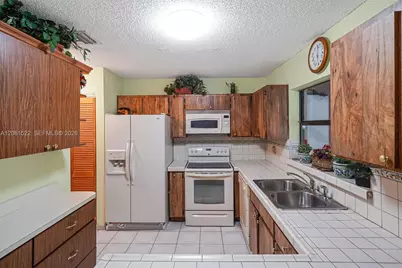 12611 SW 9th Ter #B, Miami, FL 33184 - Photo 9