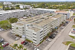330 SE 2nd St, Hallandale Beach, FL 33009 - Photo 29